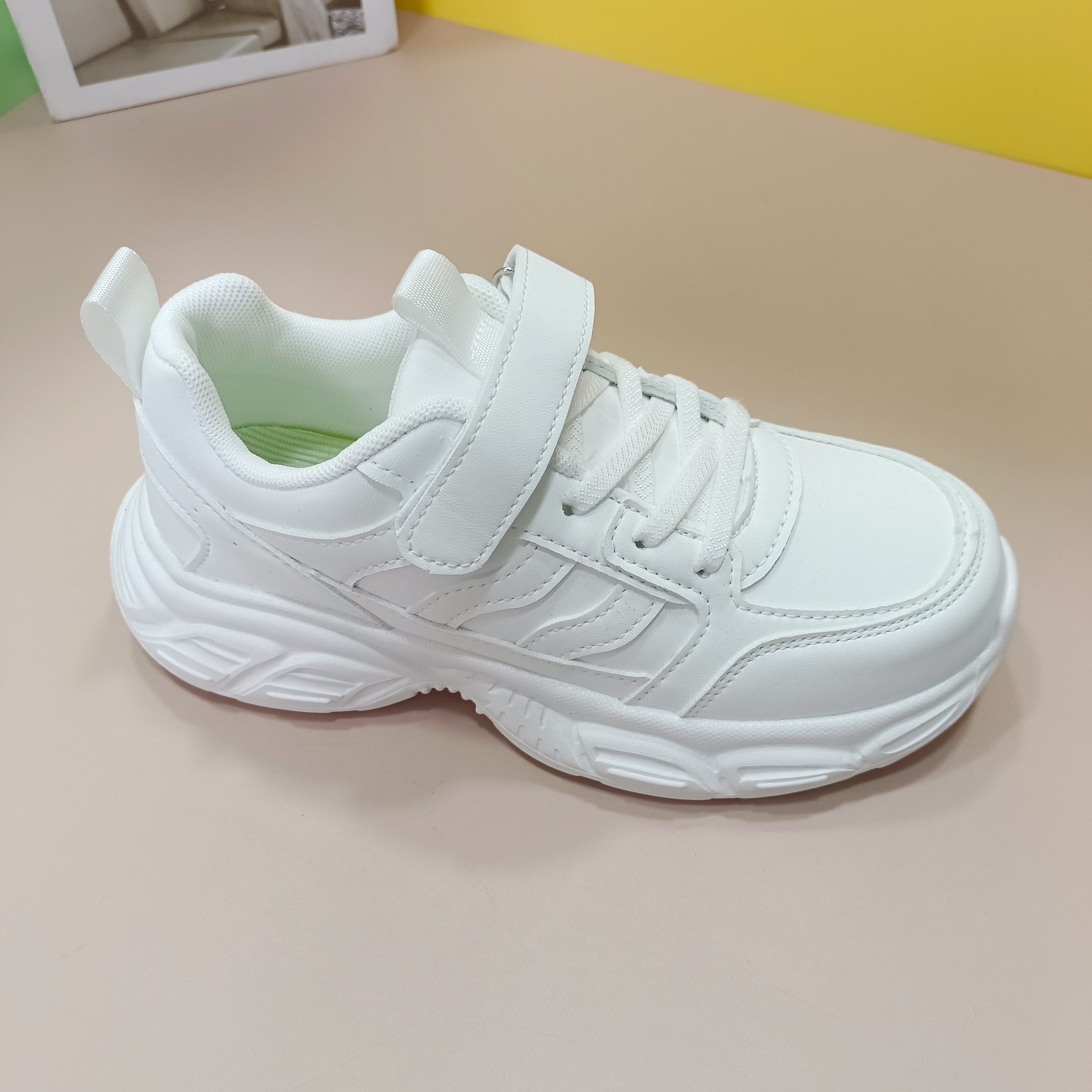 新疆包邮 男女同款活动小白鞋百搭超轻底运动鞋7868