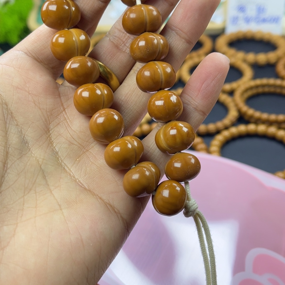 左***伤猴头核桃吊坠屁了