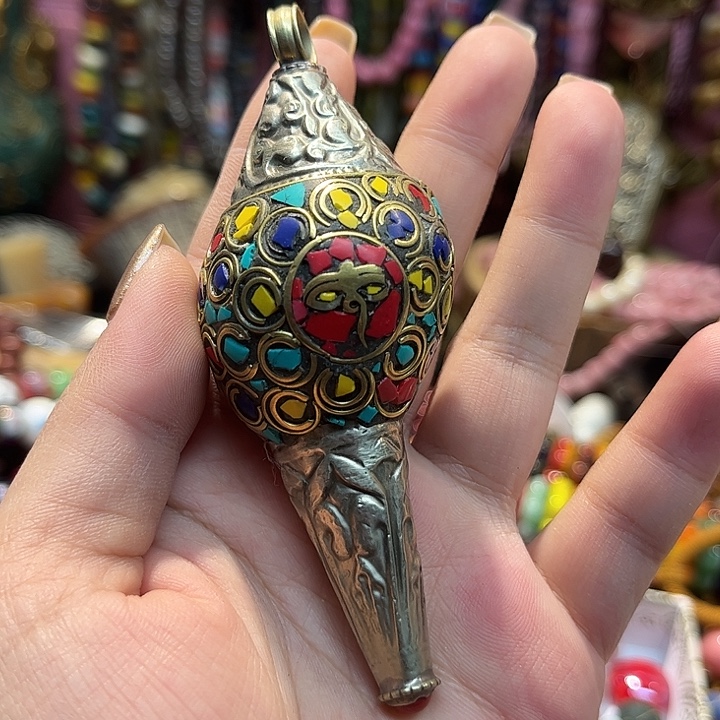 花岗石铁合金吊坠一个