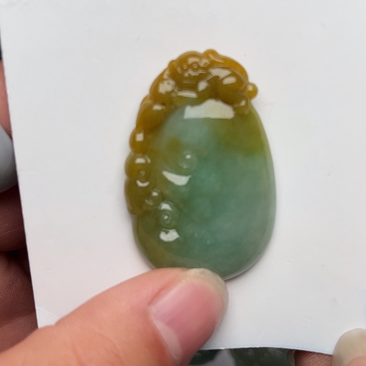 翡翠颈饰未镶嵌如意