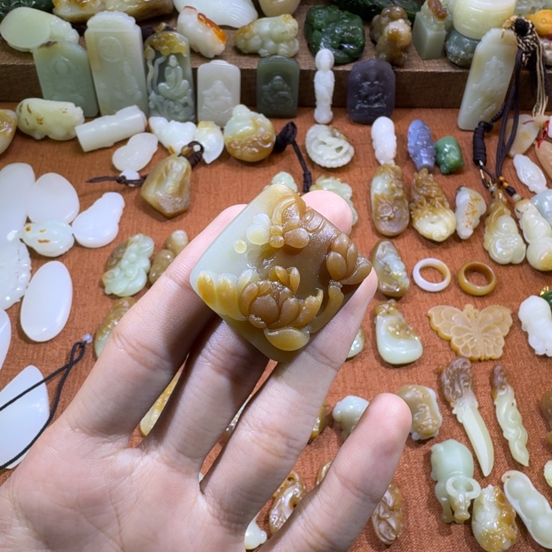 和田玉颈饰未镶嵌时****了