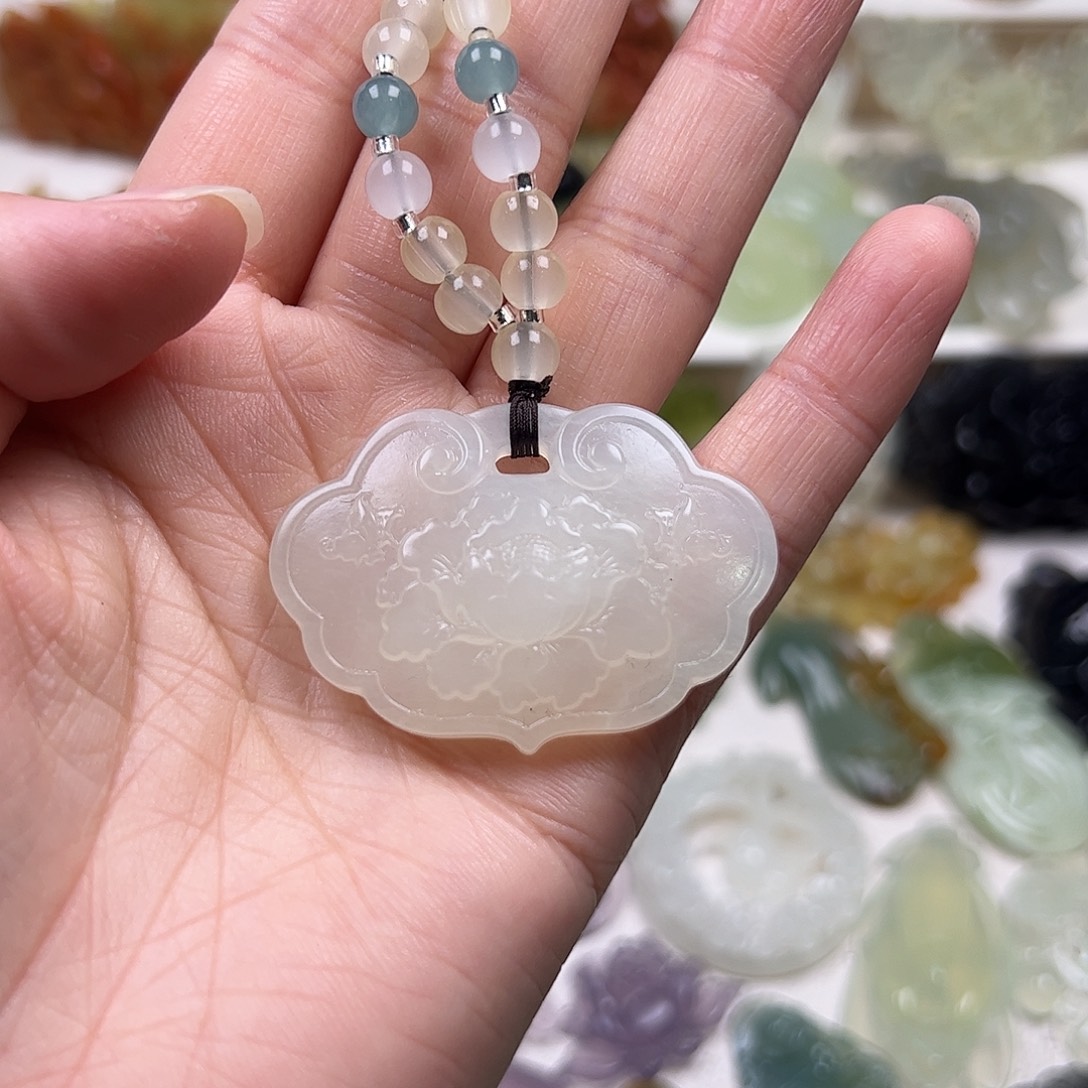 蛇纹石玉未镶嵌颈饰