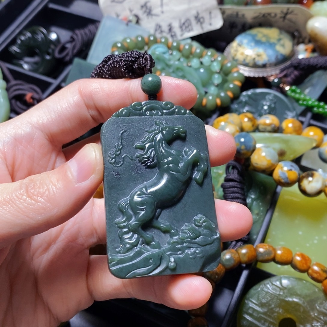 和田玉未镶嵌颈饰