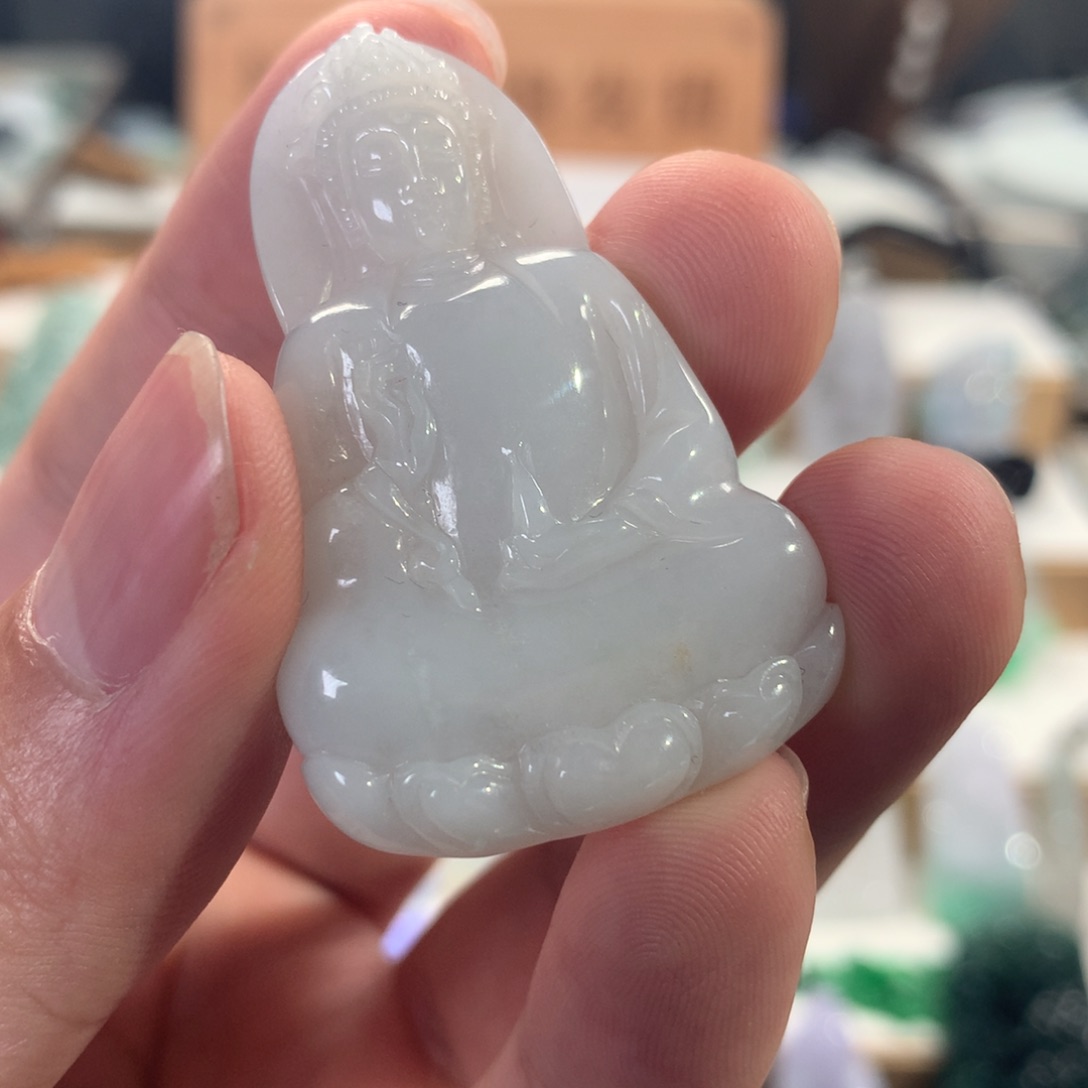 翡翠颈饰未镶嵌观音