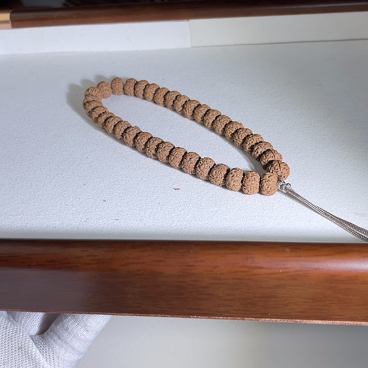 吊坠金刚菩提老树王手持