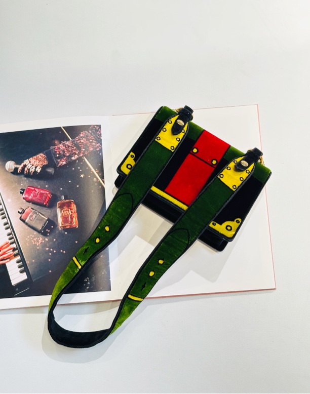 95新 Prada/普拉达 兜兜 宫廷丝绒月光宝盒斜挎包