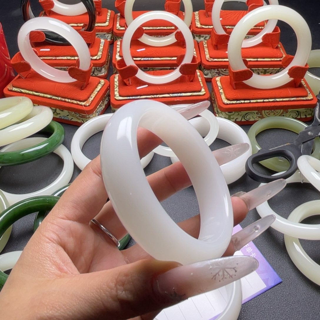 走***天60圈口轮胎羊脂白