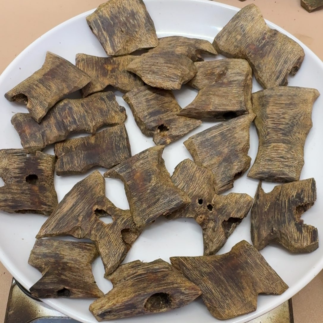 路***过沉香碎屑沉香乌身圆叶高油块料101克