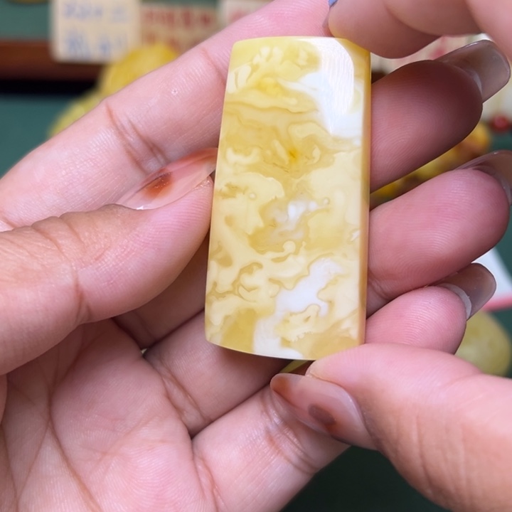 蜜蜡未镶嵌珠宝奇石