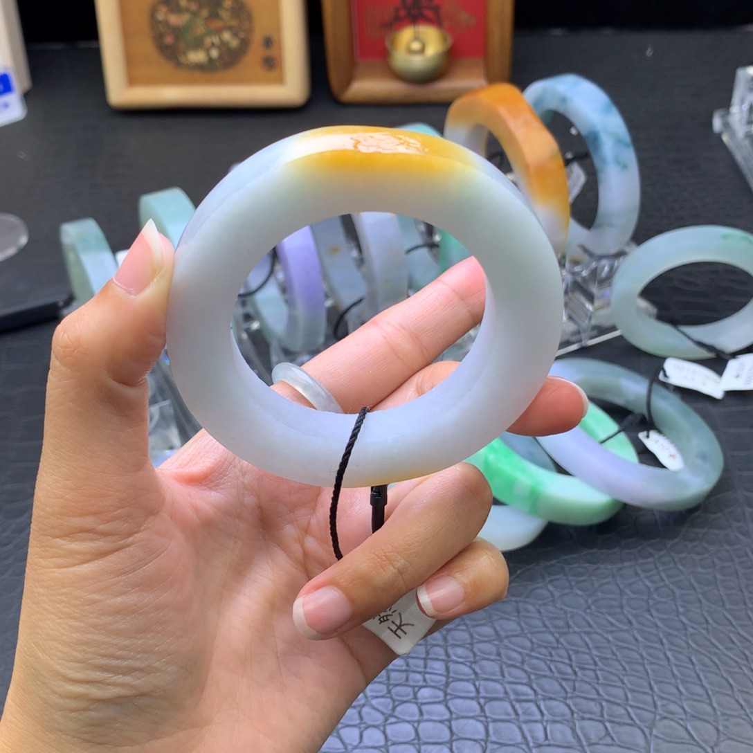 定制翡翠未镶嵌翡翠手镯