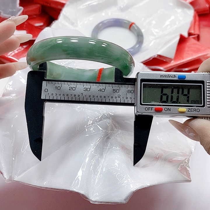 翡翠手镯未镶嵌26，。
