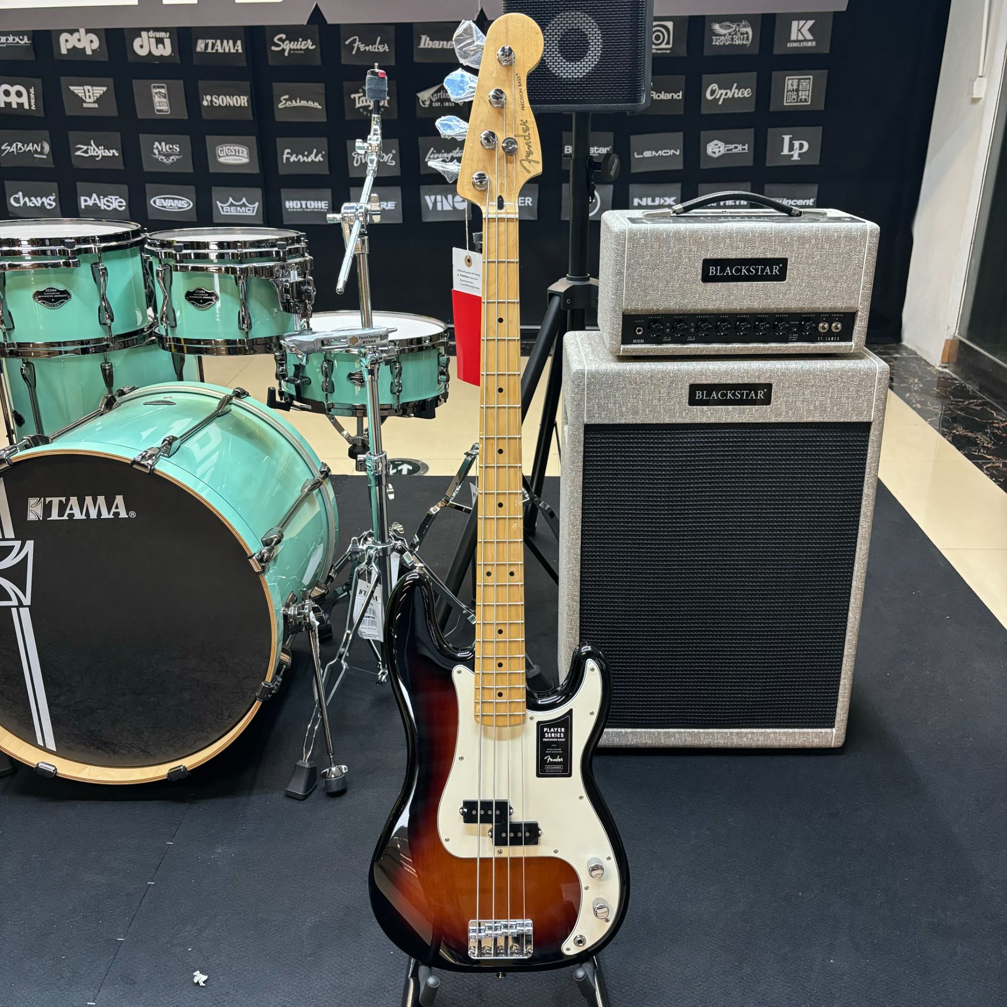特价玩家系列 Precision Bass®, 枫木指板, 三色渐变