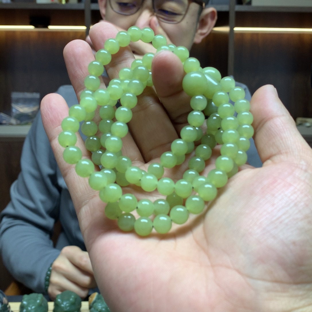 岫岩老玉（透闪石质玉）颈饰未镶嵌金***子