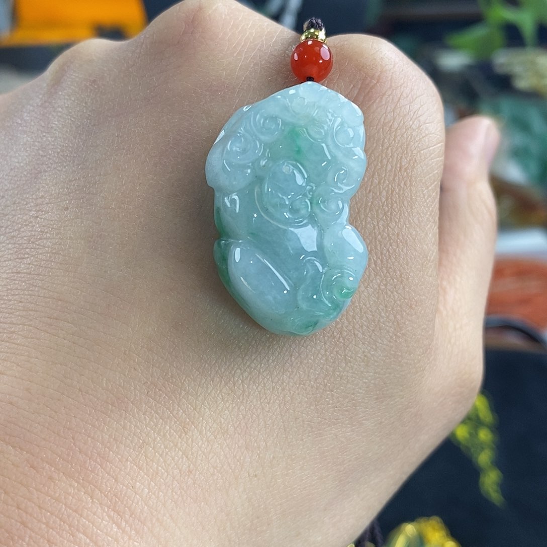 翡翠未镶嵌颈饰貔貅