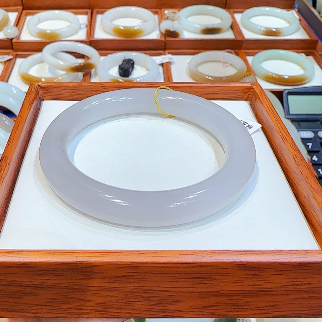 和田玉手镯未镶嵌小*v