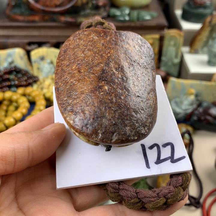 岫岩河磨玉（透闪石质玉）手把件有瑕未镶嵌百*