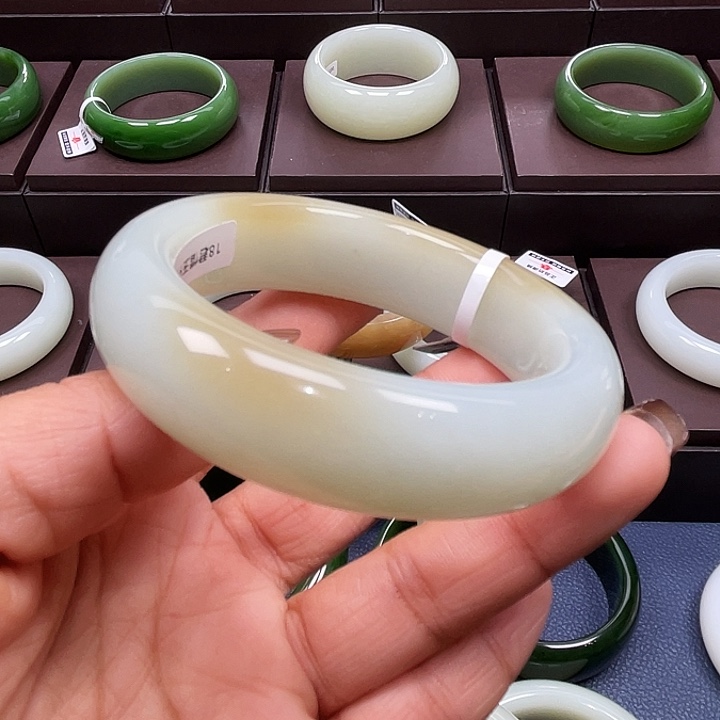 和田玉未镶嵌手镯5657