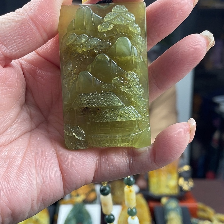 蛇纹石玉未镶嵌颈饰