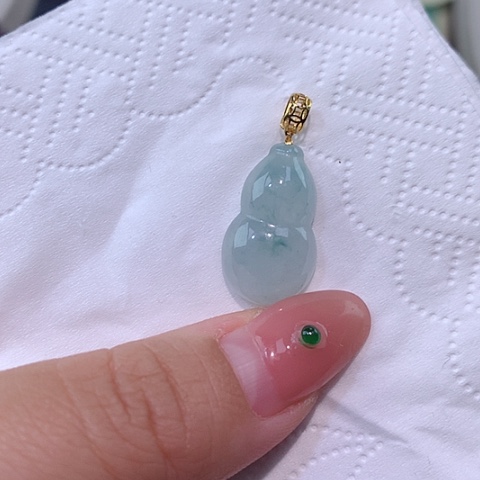 颈饰18K金镶嵌翡翠葫芦
