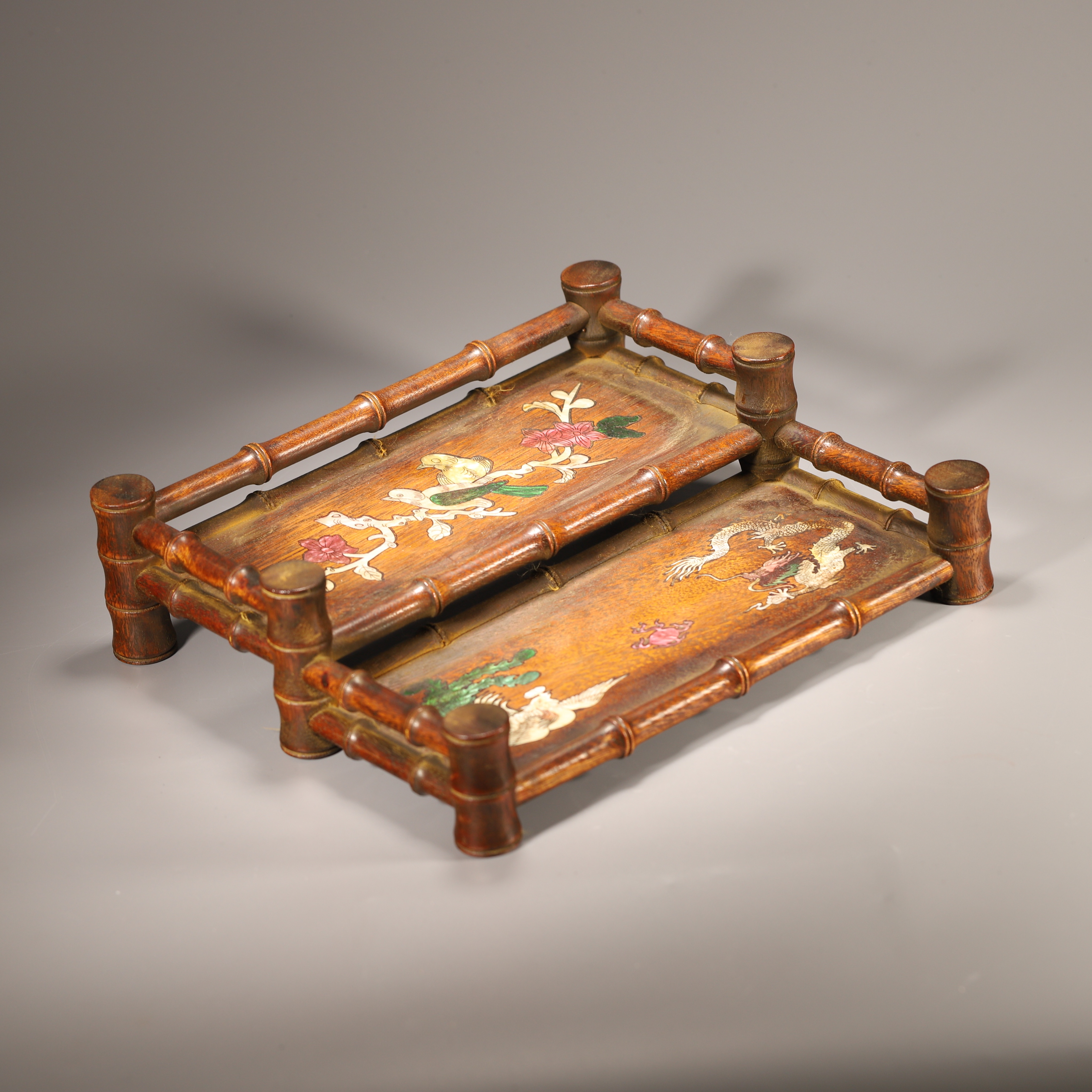 Lot47 清代 嵌螺钿龙凤纹竹节茶台