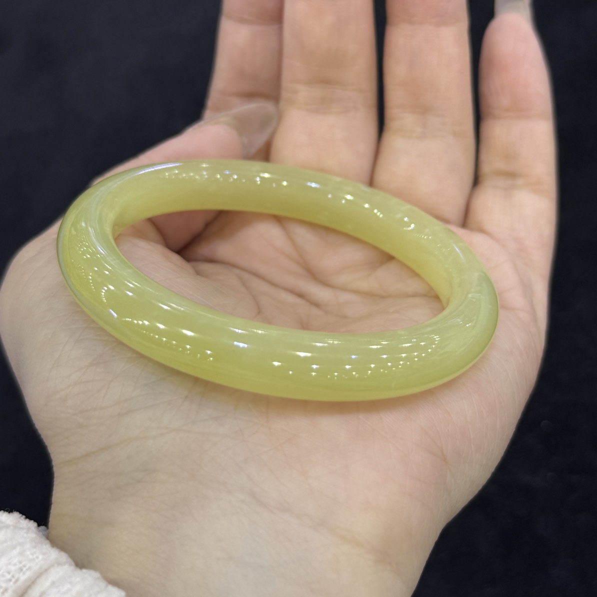 和田玉新疆若羌冰黄口油润细腻正圈镯 温柔仙女风美人镯