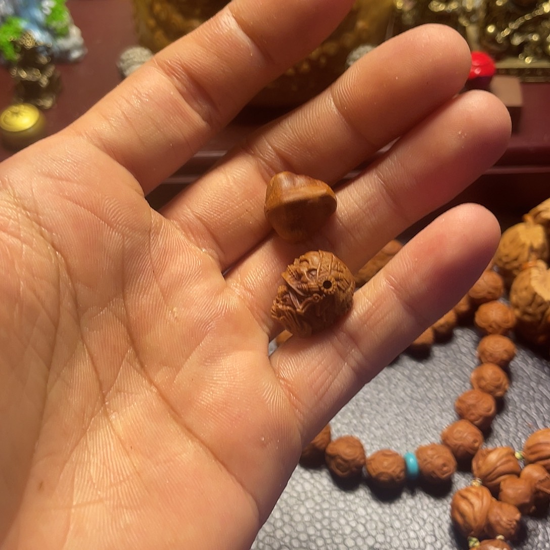 Z***8龙纹桃核雕刻鲨鱼三通，骷髅三通