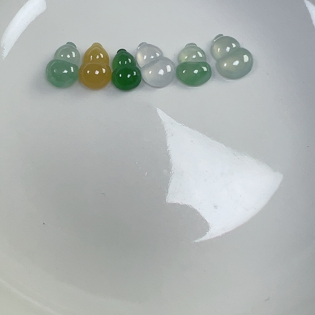 翡翠散珠肉****肉葫芦6个，