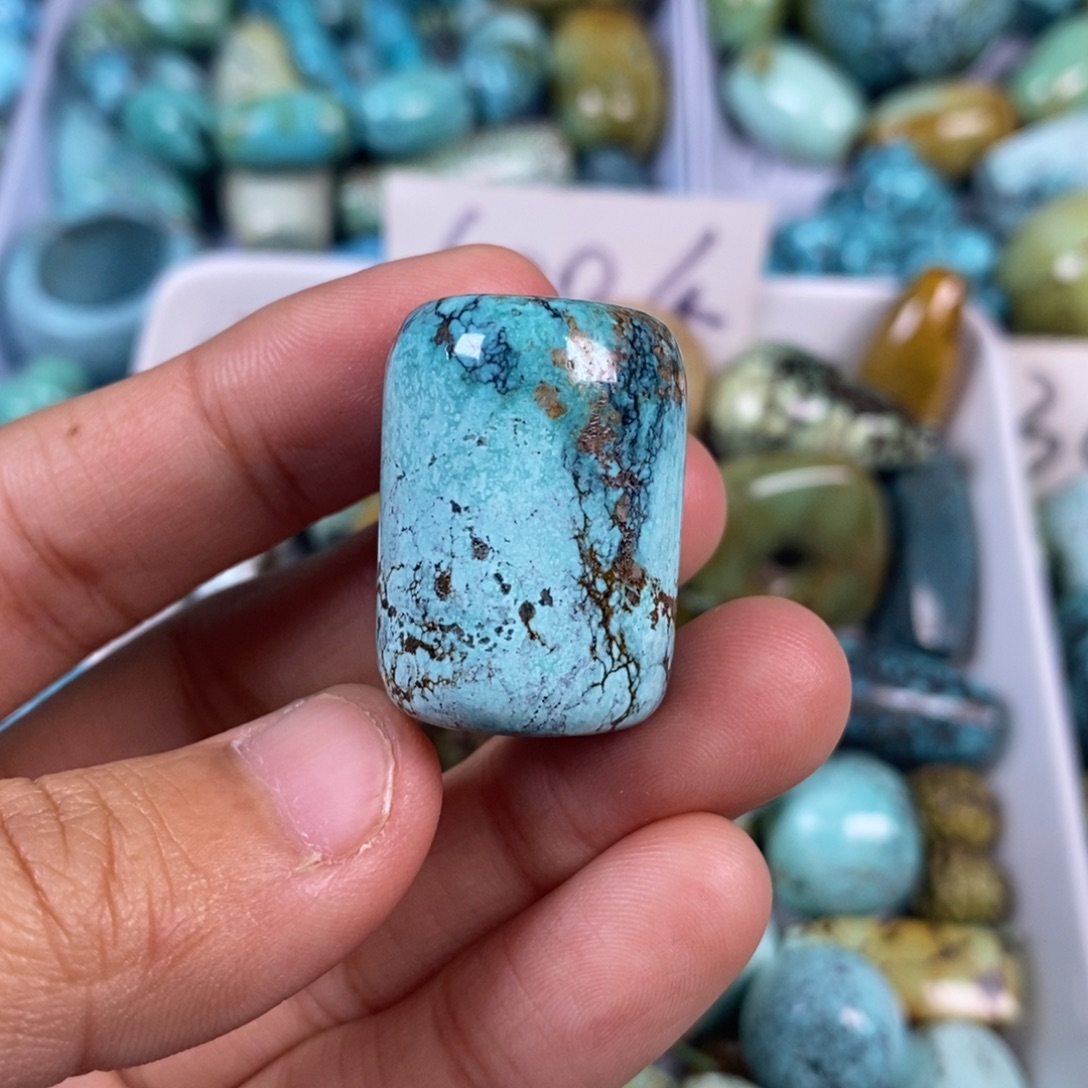 绿松石未镶嵌颈饰