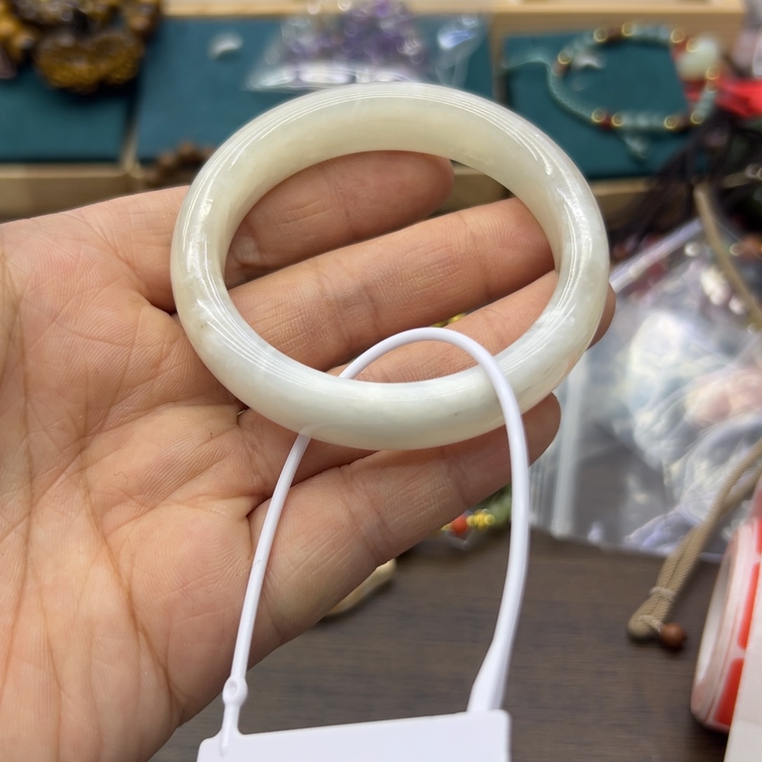 和田玉未镶嵌手镯53圈围094瑕