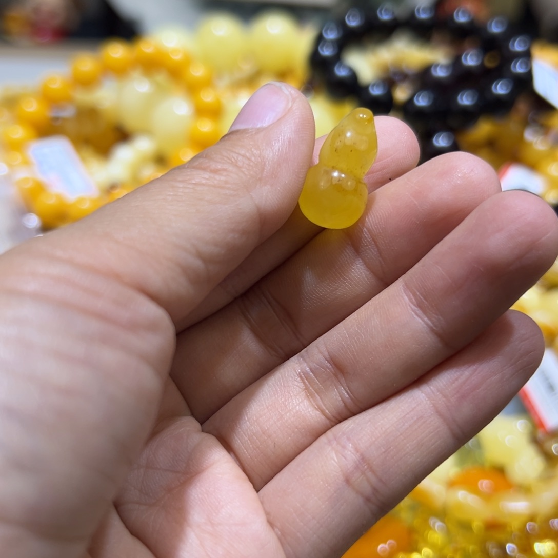 琥珀珠宝奇石未镶嵌