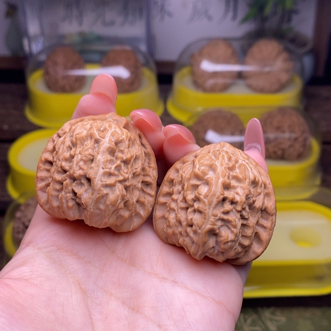 文玩核桃吊坠萱*全品37.5尺三角白狮子头1088