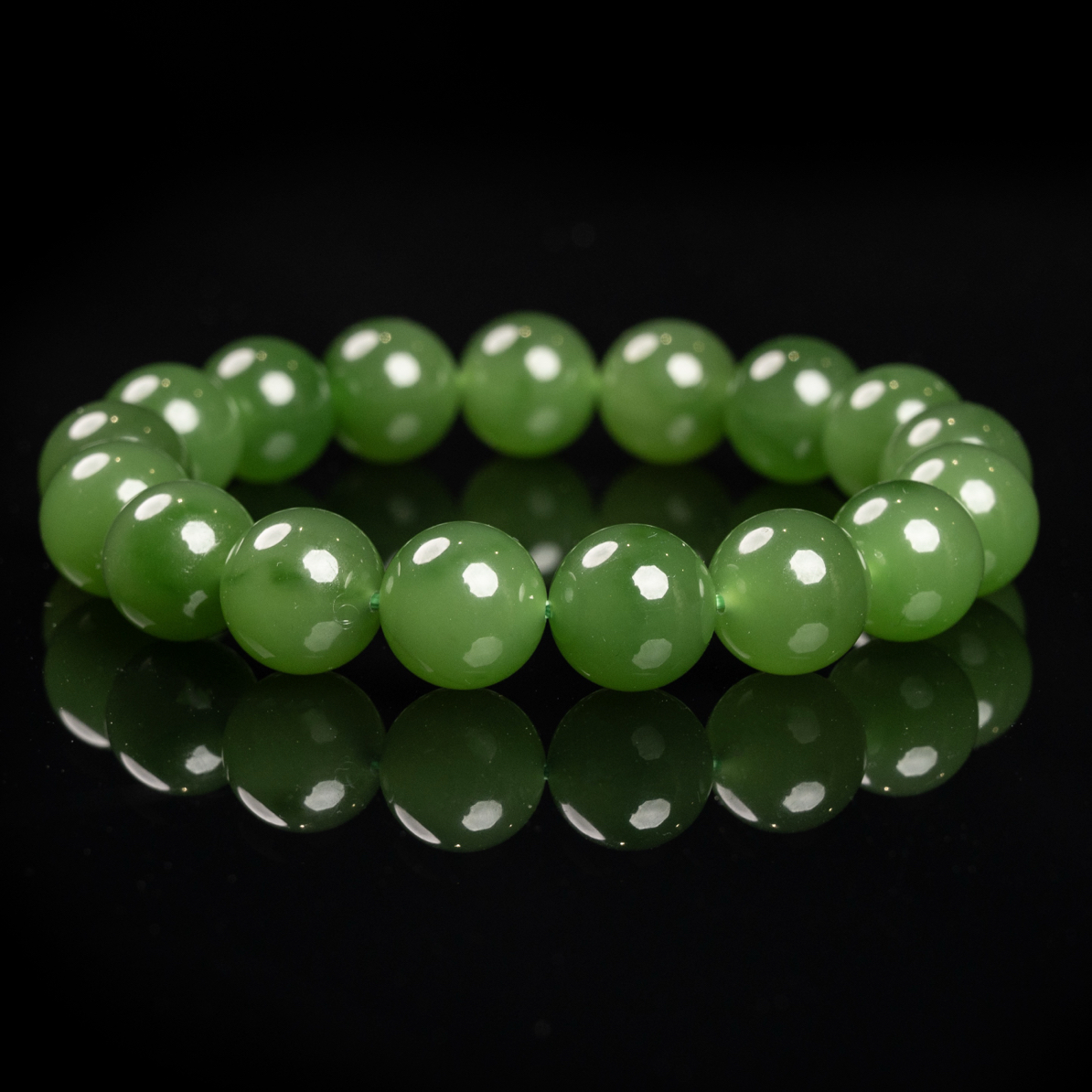 “青影”天然和田玉俄罗斯碧玉高色苹果绿无黑点手串卡12mm