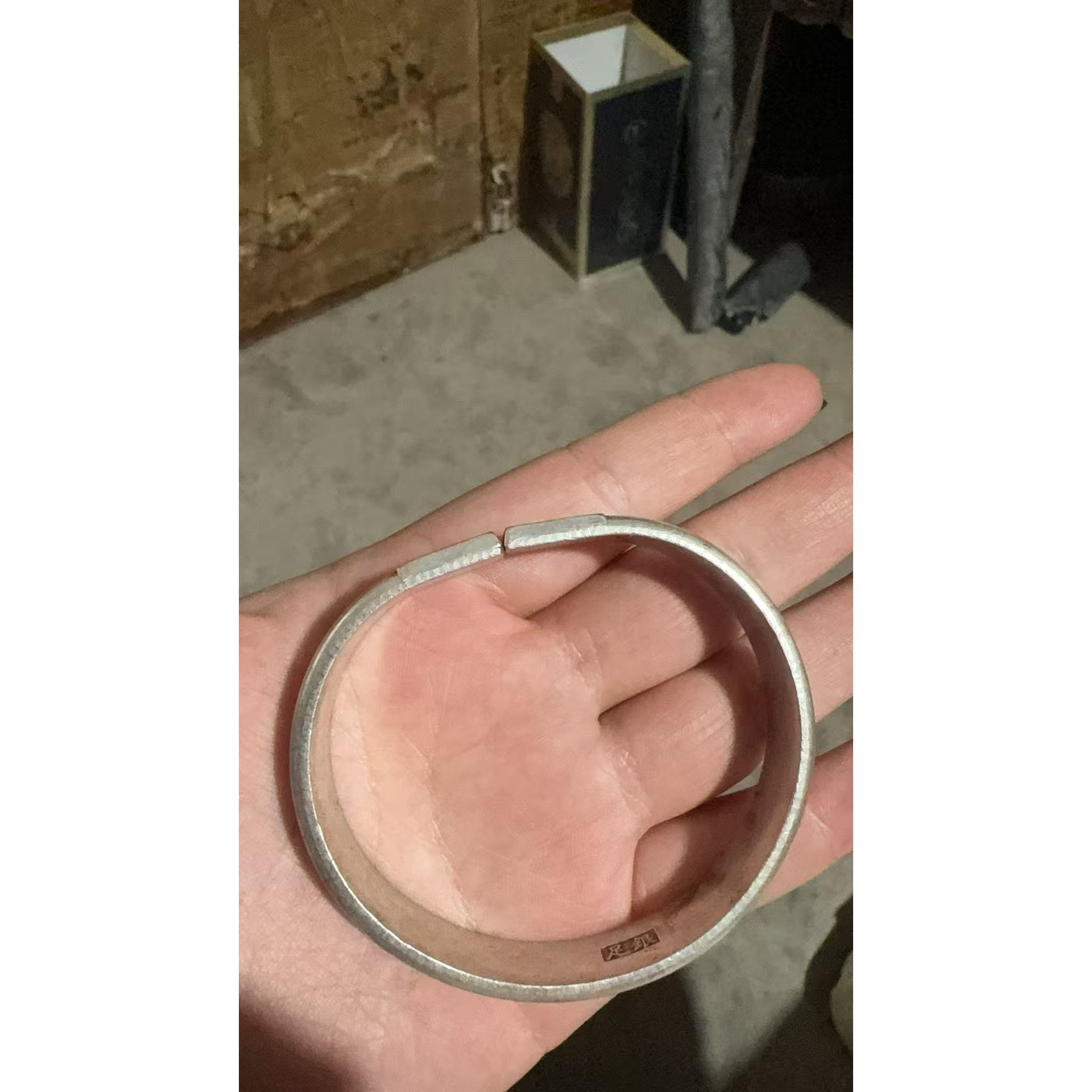 精品摆件银色镯子