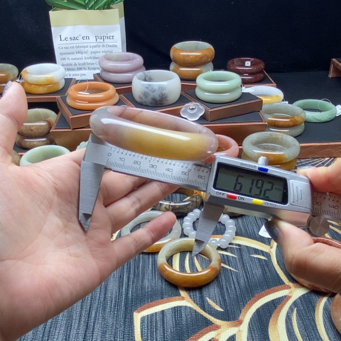 石英质玉未镶嵌手镯