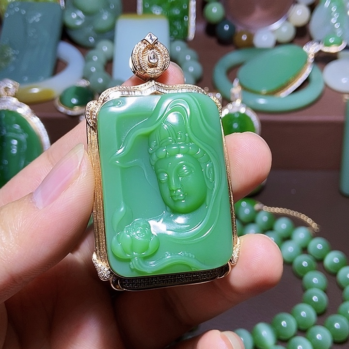 颈饰18K金镶嵌和田玉好**连