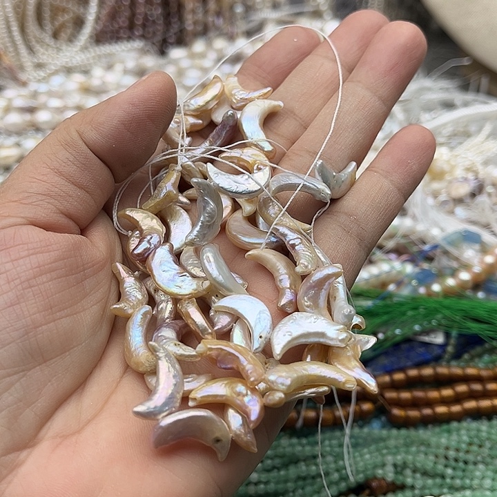 艾***^玛瑙/玉髓未镶嵌珠宝半成品2条月亮巴洛克珍珠1