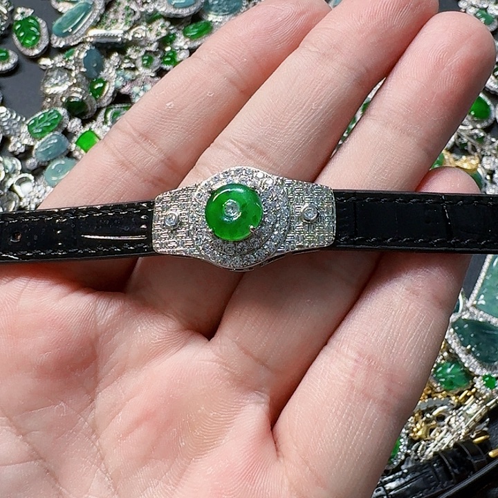 翡翠颈饰未镶嵌天然A货翡翠放漏