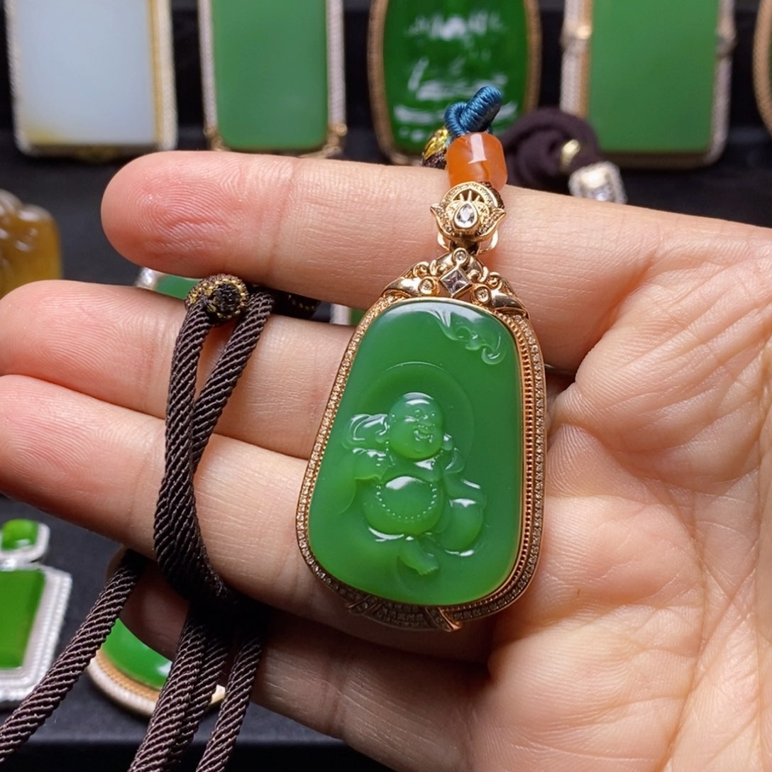 和田玉吊坠(不含链)18K金镶嵌度*