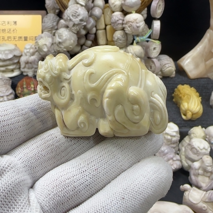 甜***风非金属配饰鹿角雕刻貔貅