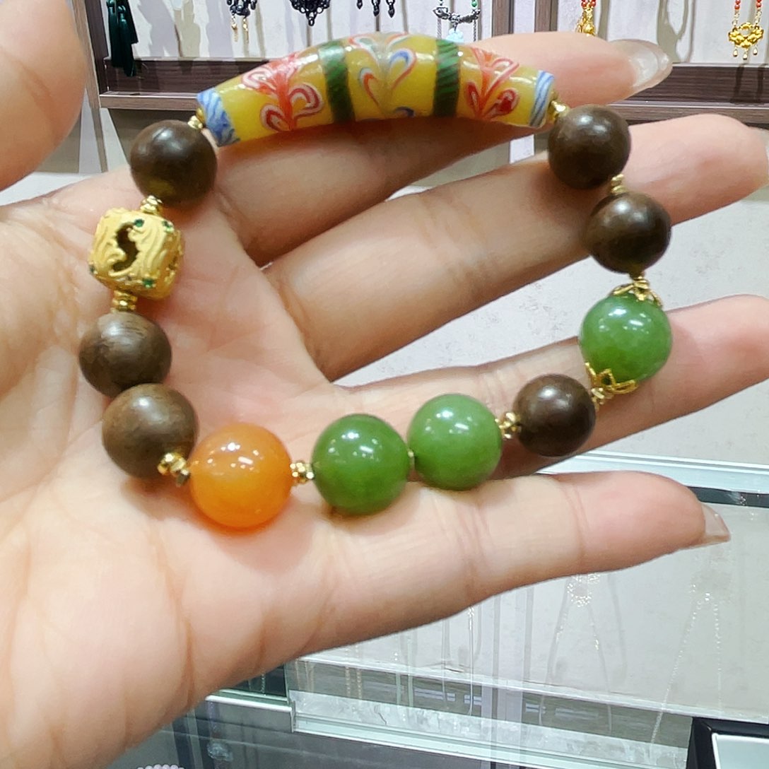 翡翠颈饰未镶嵌手串