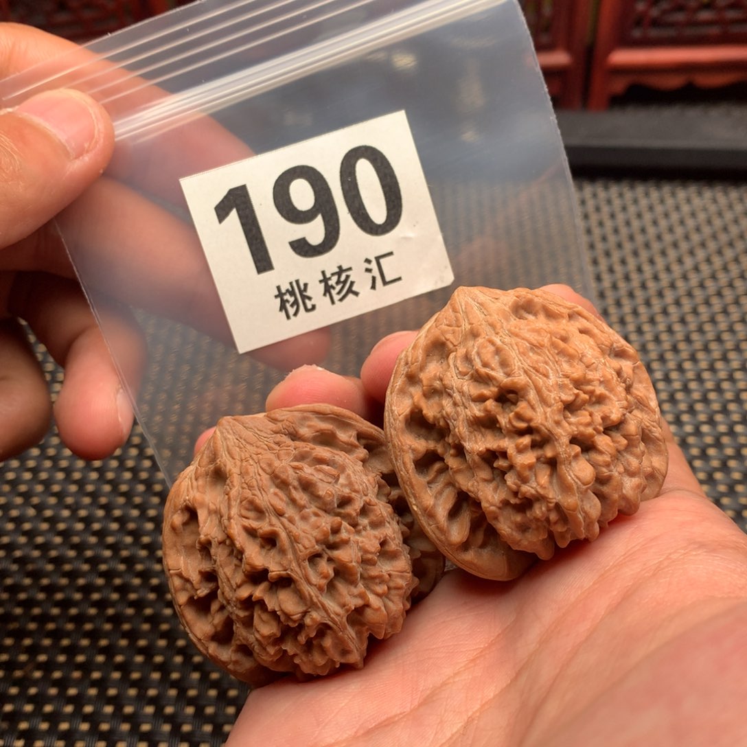 文玩核桃吊坠百花山42