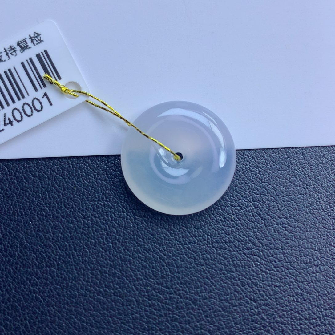 翡翠颈饰未镶嵌平安扣