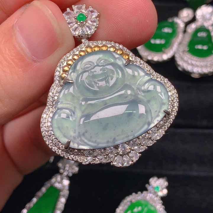 翡翠未镶嵌颈饰佛公