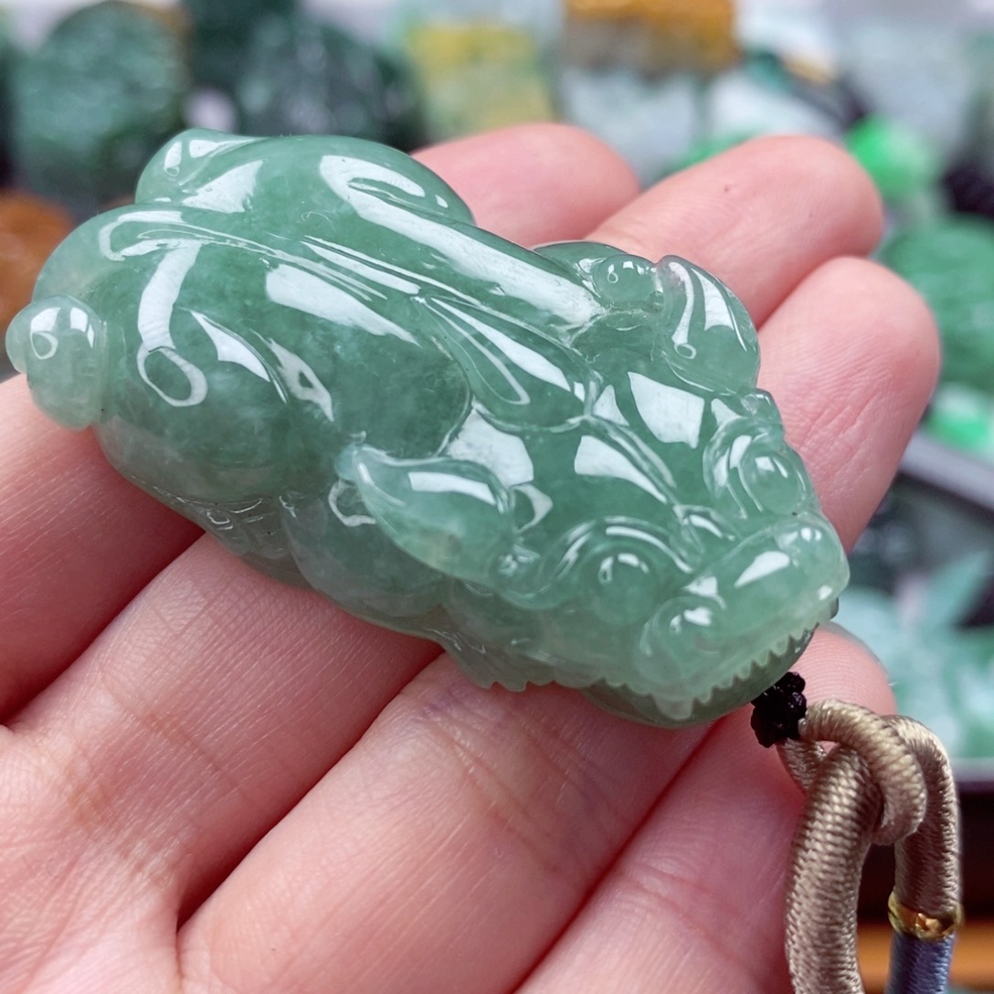 翡翠颈饰未镶嵌翡翠