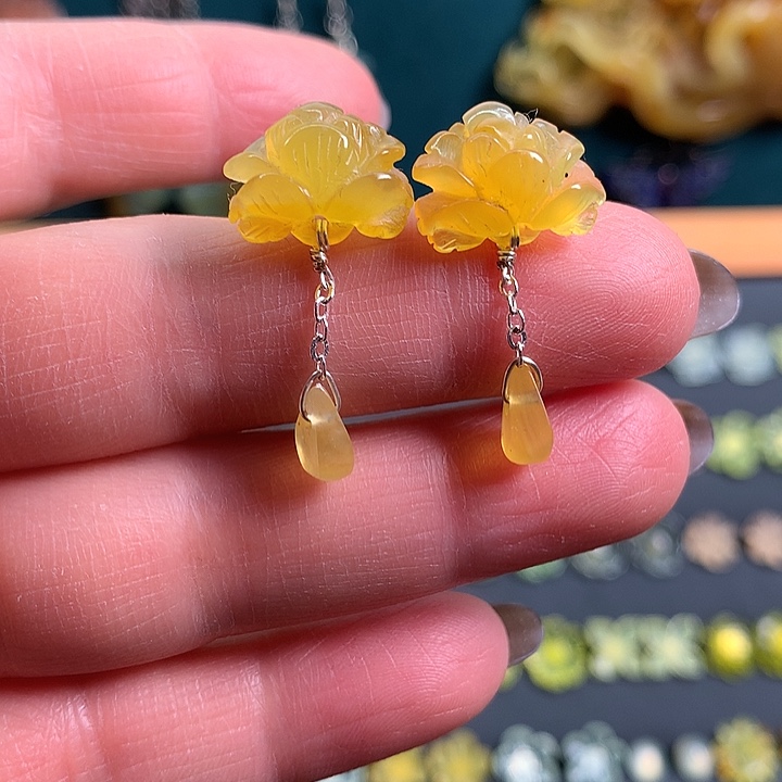 未镶嵌蛇纹石玉耳饰