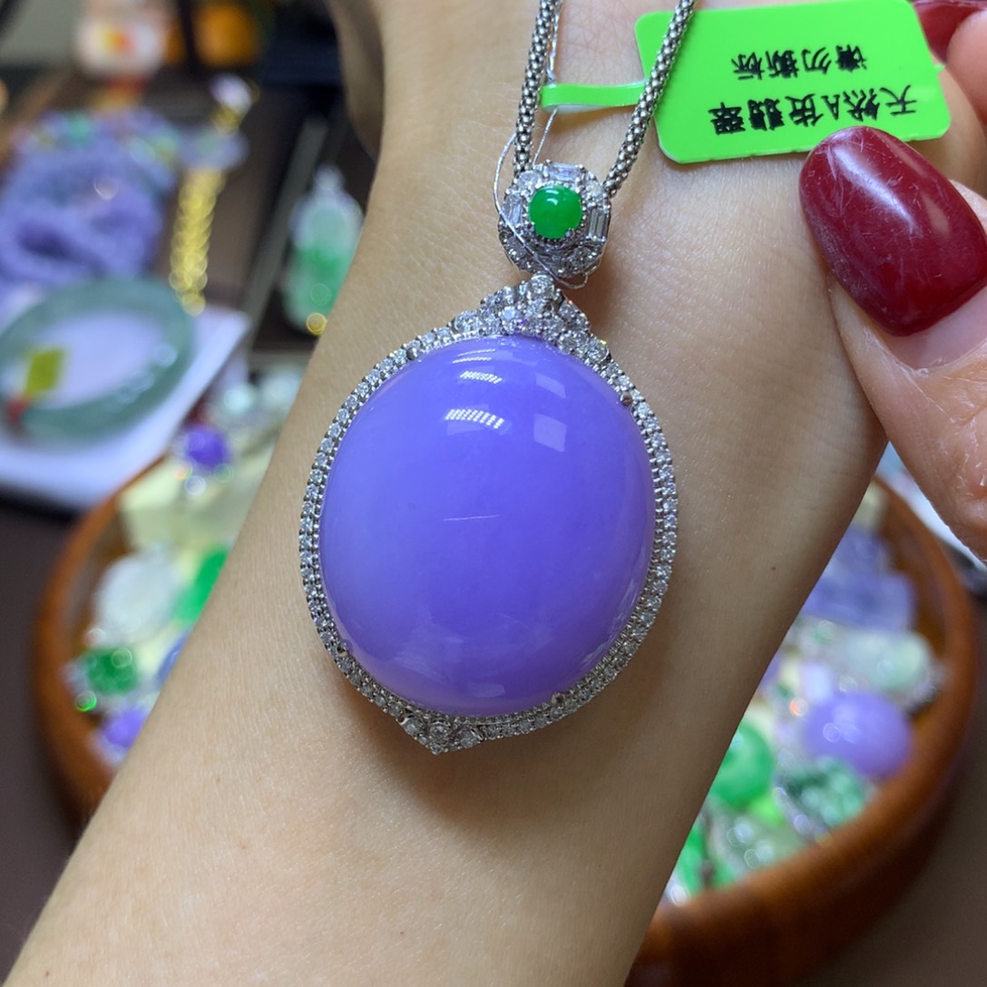 【闪购商品】翡翠颈饰18K金镶嵌C****洁翡翠