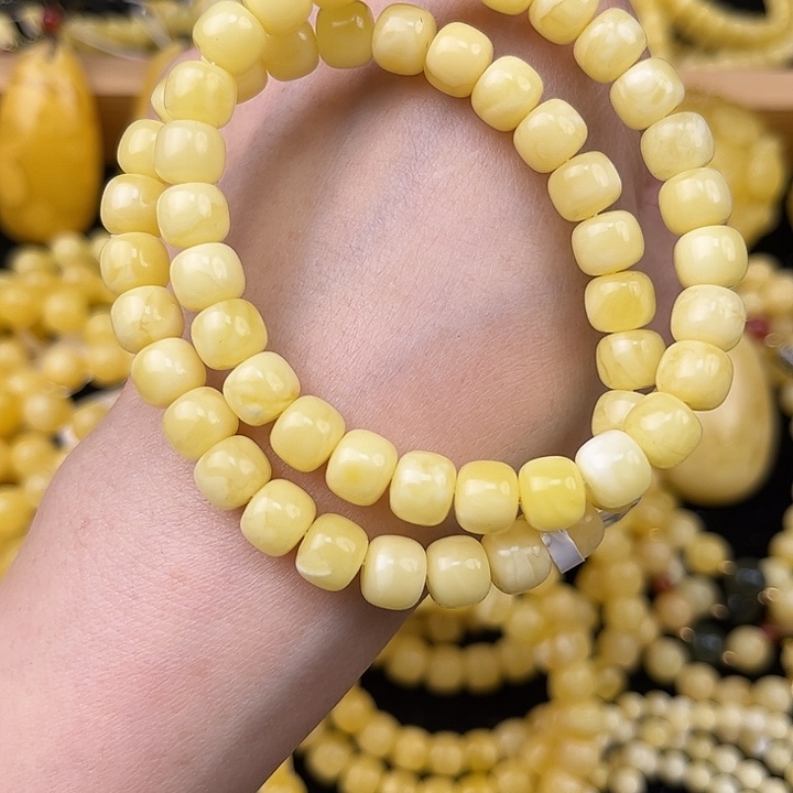 琥珀未镶嵌颈饰琥珀，多样性发其一