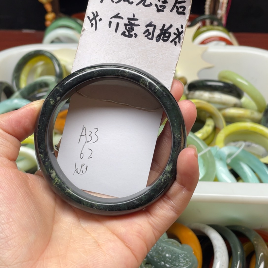 蛇纹石玉手镯未镶嵌