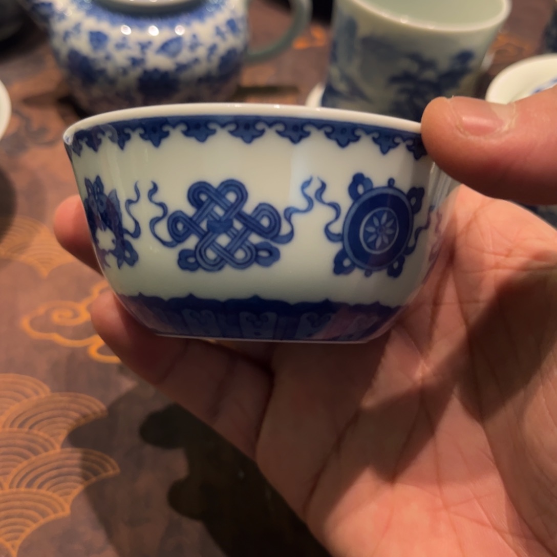 赤*青花杂宝卧足杯一只