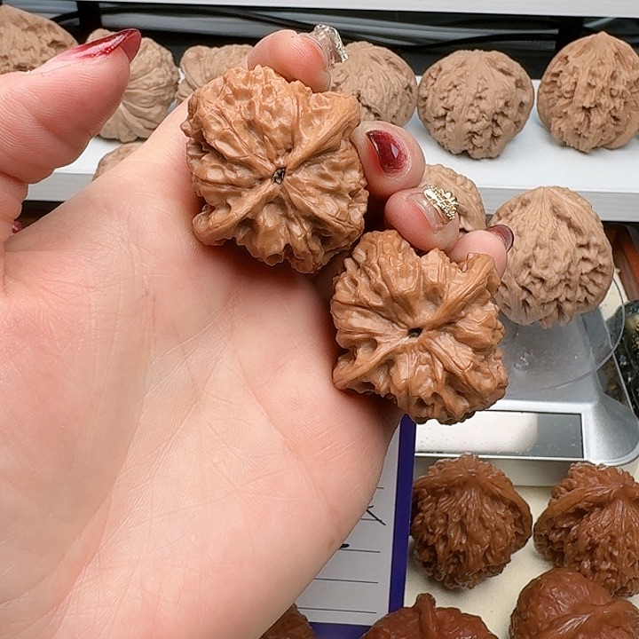 文玩核桃吊坠大***一39全品毕业对野狼（已打底）